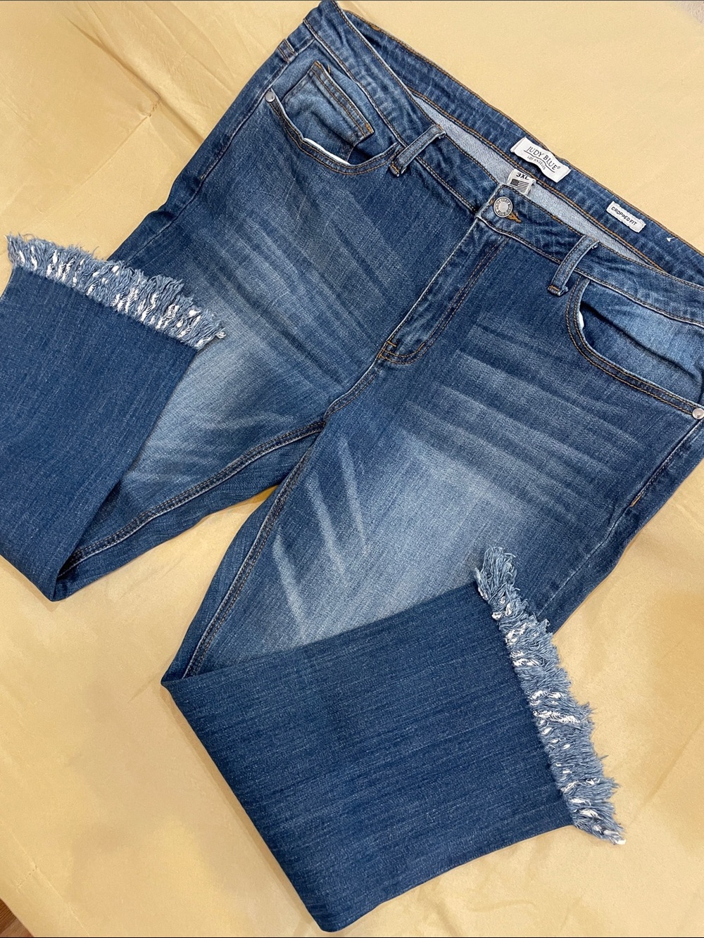 JUDY BLUE Dark Wash Frayed Hem Cropped Jeans Sz 3X